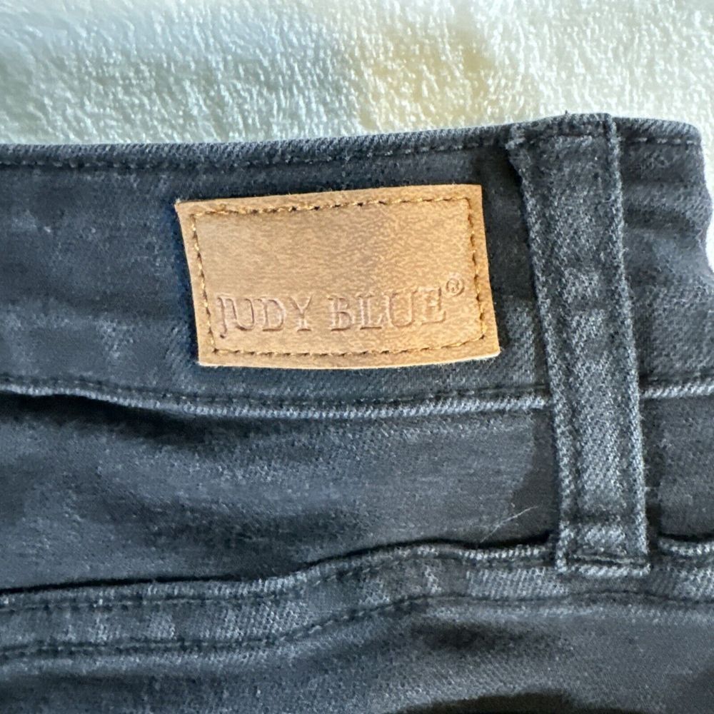 Judy Blue Jeans SZ 28 Black Slim Fit Mid Rise Stretch Distressed Raw Hem JB88137 - Picture 11 of 14